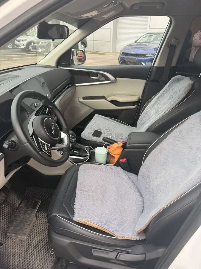 Kia Carens — 6
