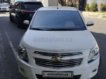 Белый Chevrolet Cobalt, 4 позиция 2014 года, КПП Автомат, в Ташкент за 8 000 y.e. id5199839