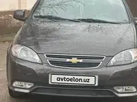 Мокрый асфальт Chevrolet Gentra, 3 позиция 2020 года, КПП Автомат, в Ташкент за 13 200 y.e. id5018905