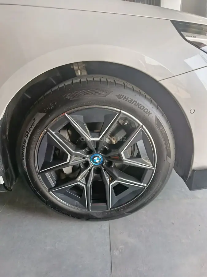 BMW i5 — 5