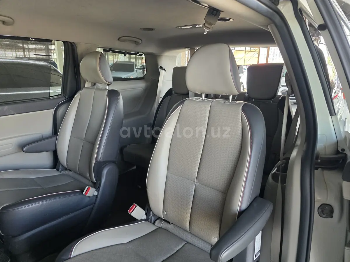 Kia Sedona — 6