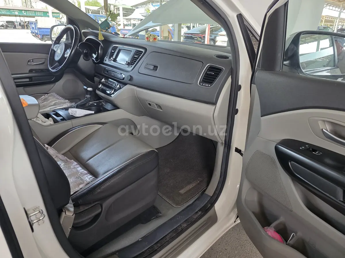 Kia Sedona — 8