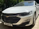 Белый Chevrolet Malibu 2 2020 года, КПП Автомат, в Ташкент за 19 500 y.e. id5202053, Фото №1
