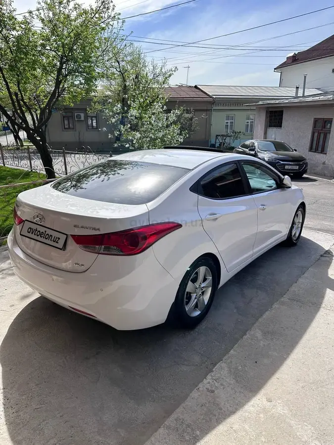 Hyundai Elantra 2013 — 2