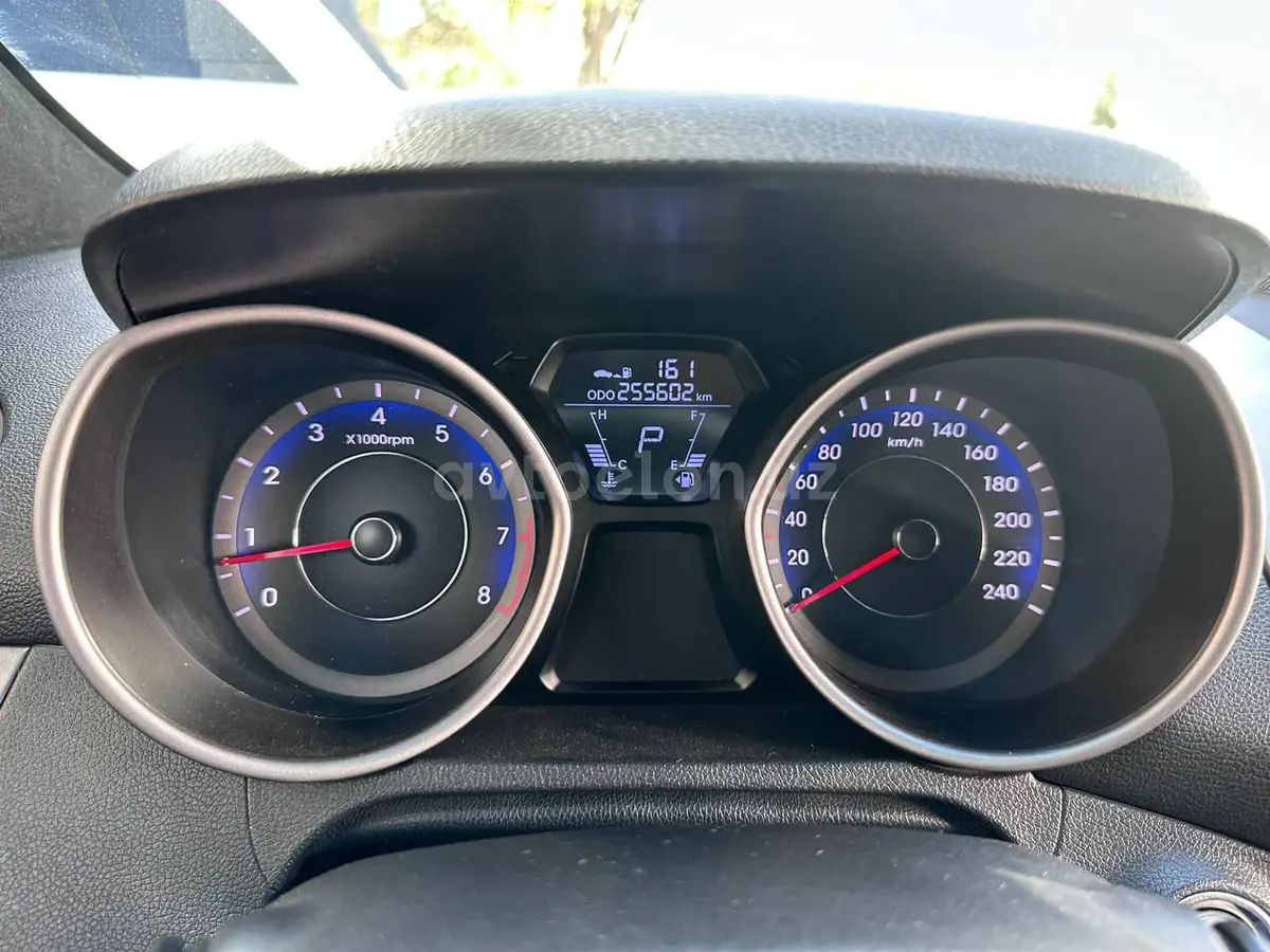 Hyundai Elantra 2013 — 5
