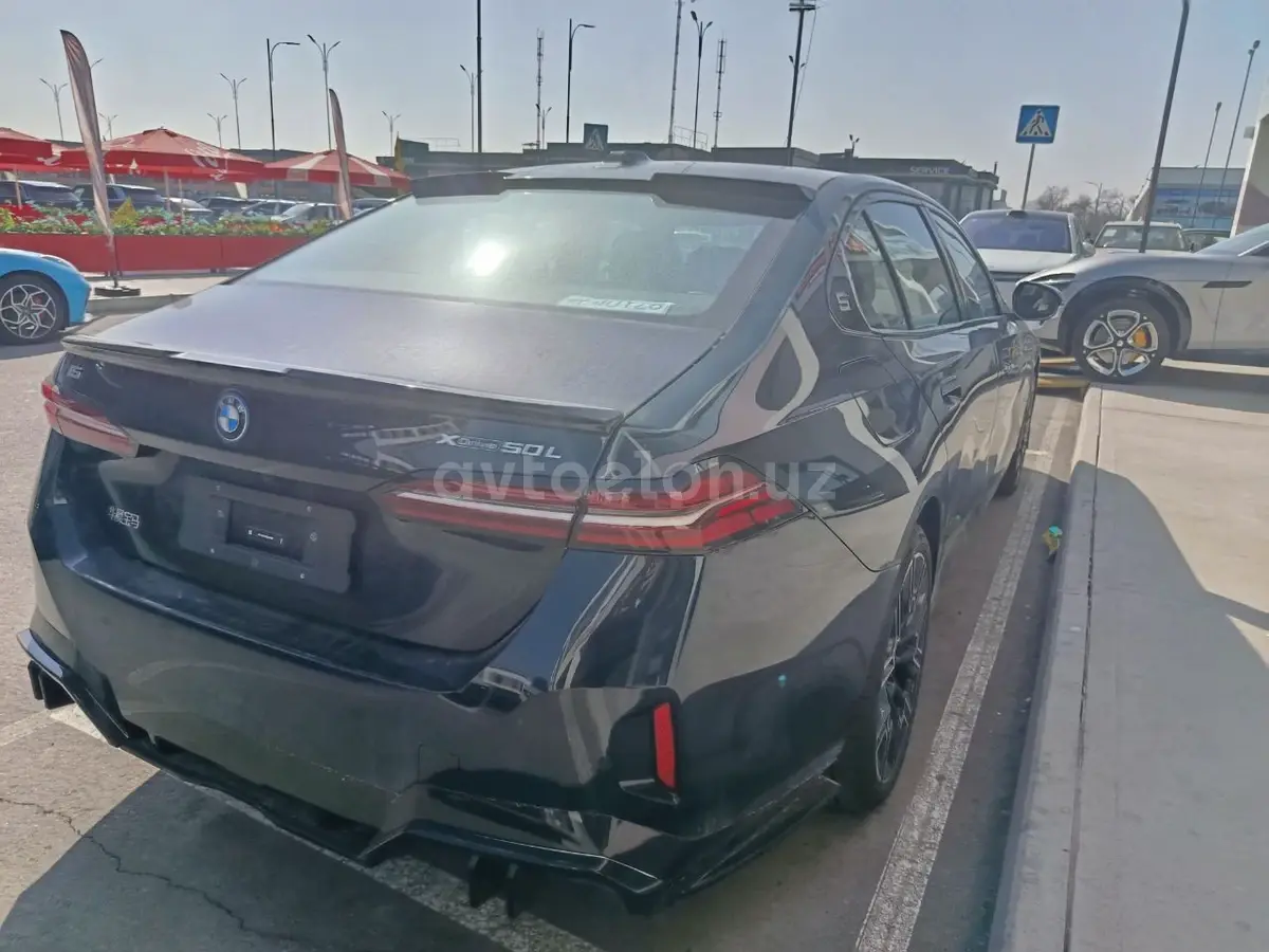 BMW i5 — 4