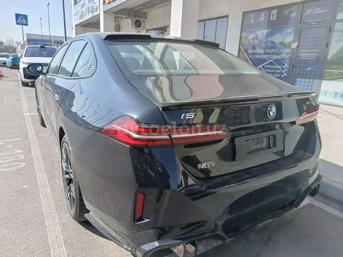 BMW i5 — 5