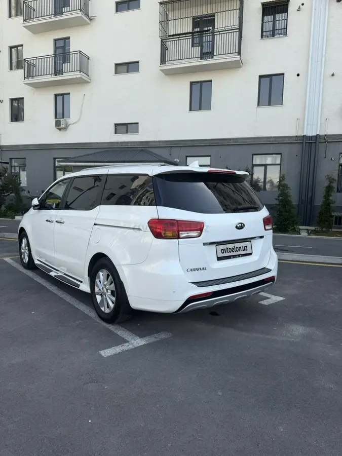 Kia Carnival — 5
