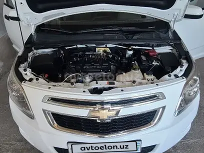 Белый Chevrolet Cobalt, 2 позиция 2020 года, КПП Механика, в Бекабад за 11 000 y.e. id5060854