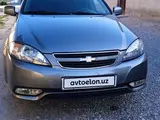 Мокрый асфальт Chevrolet Gentra, 3 позиция 2015 года, КПП Автомат, в Андижан за 8 500 y.e. id4966942, Фото №1