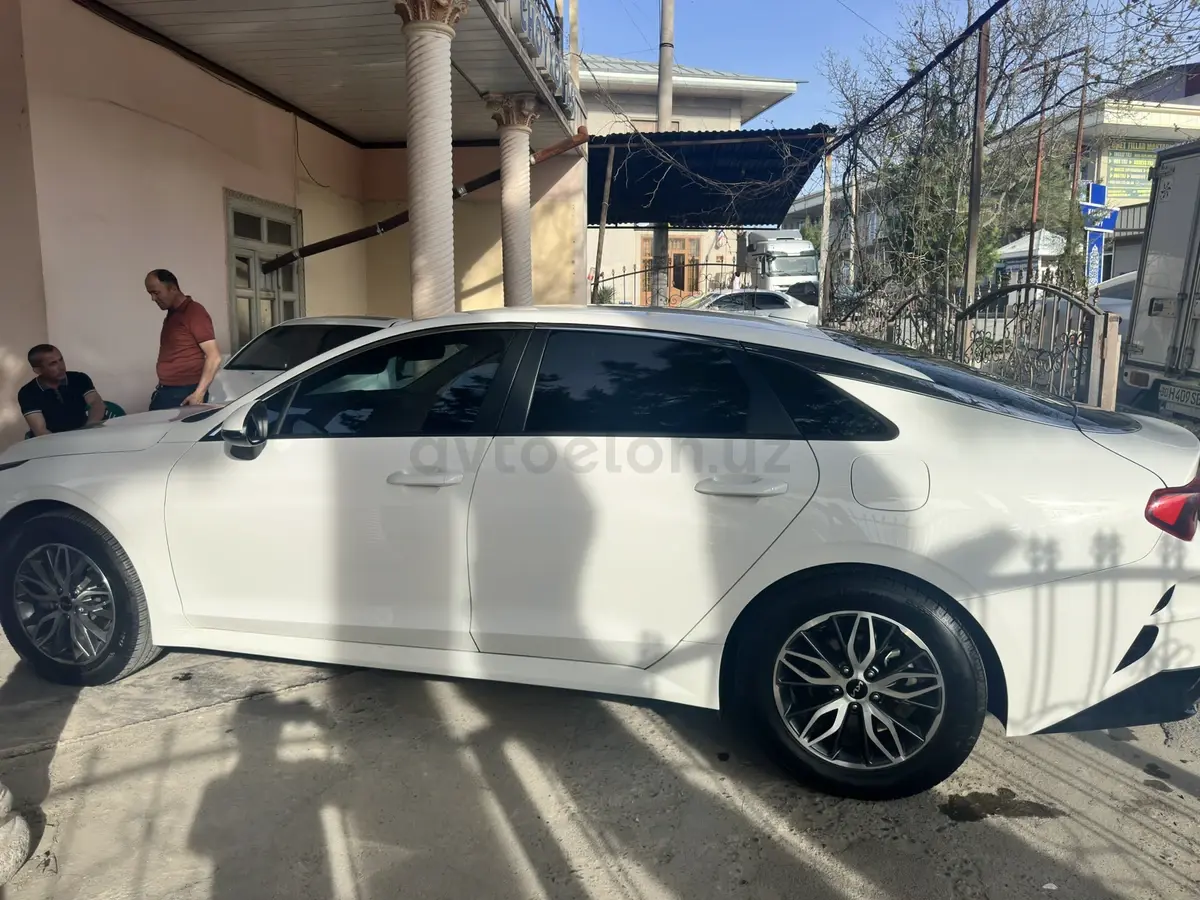 Kia K5 — 4