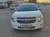 Белый Chevrolet Cobalt, 4 позиция 2021 года, КПП Автомат, в Навои за ~11 149 y.e. id5208071, Фото №1