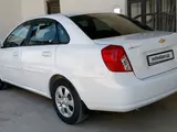 Белый Chevrolet Lacetti, 2 позиция 2023 года, КПП Механика, в Музрабадский район за 13 750 y.e. id5218939, Фото №1