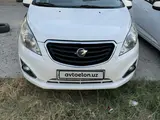 Белый Chevrolet Spark, 4 позиция 2018 года, КПП Автомат, в Гулистан за 8 200 y.e. id5192902, Фото №1