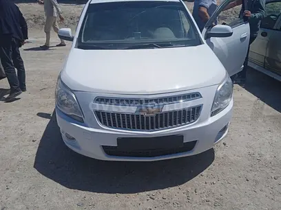 Белый Chevrolet Cobalt, 4 позиция 2015 года, КПП Автомат, в Бухара за 8 500 y.e. id5110605