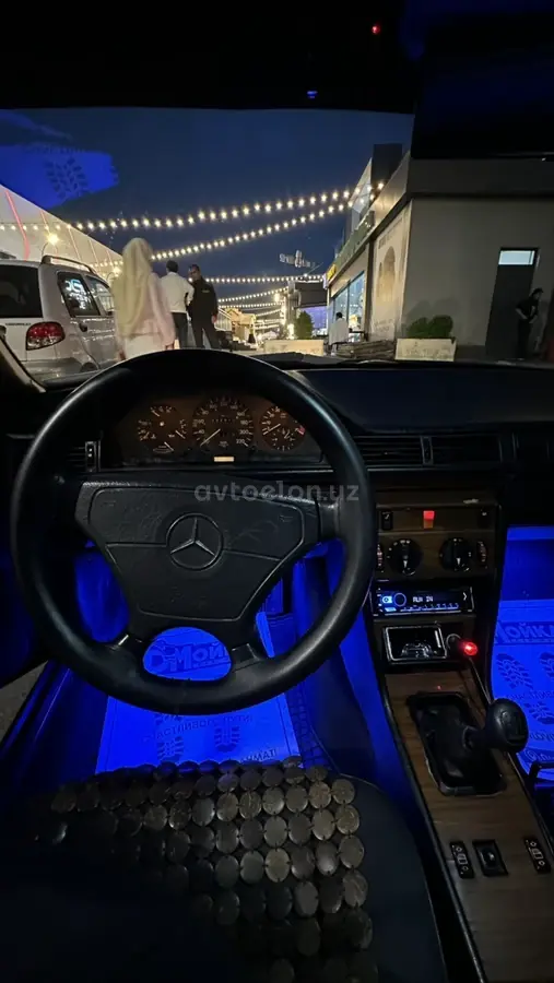 Mercedes-Benz E 230 — 7