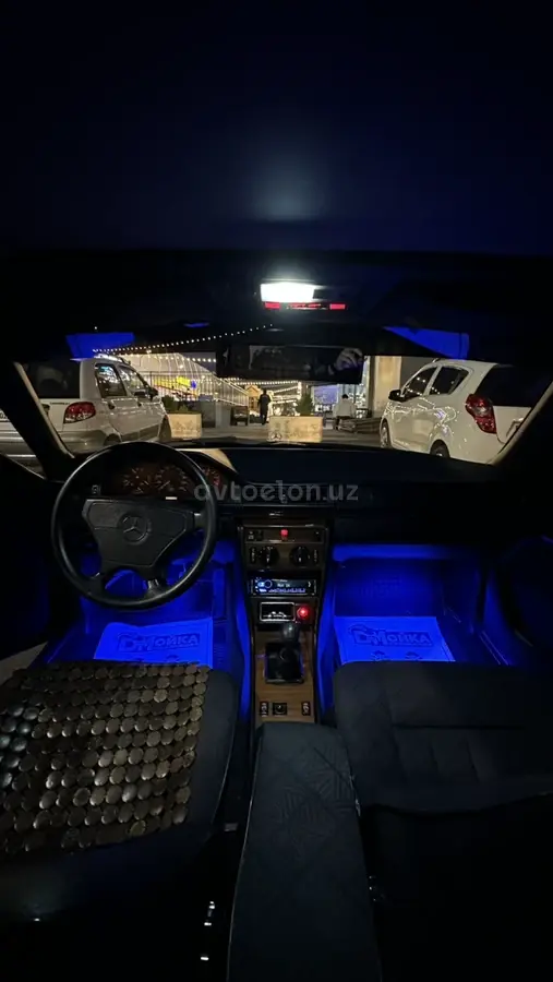 Mercedes-Benz E 230 — 8