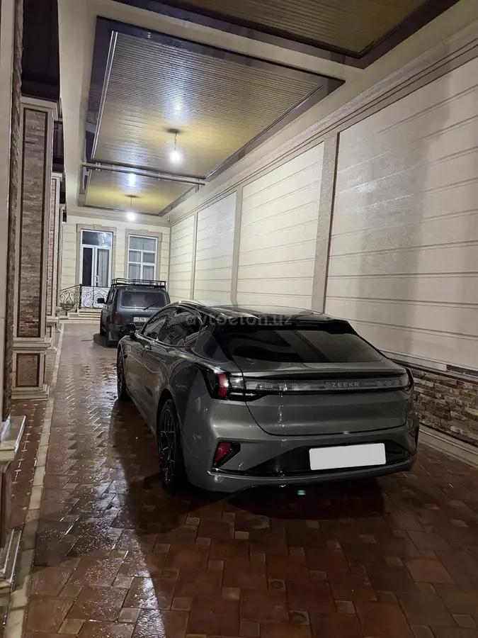 Zeekr 001 — 2
