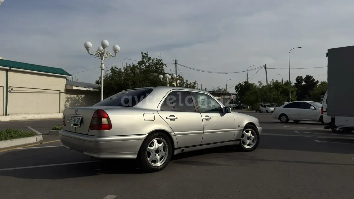 Mercedes-Benz C 200 — 4