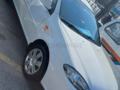 Белый Chevrolet Gentra, 2 позиция 2020 года, КПП Механика, в Ташкент за 10 000 y.e. id4976917