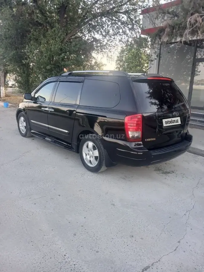 Kia Carnival — 4