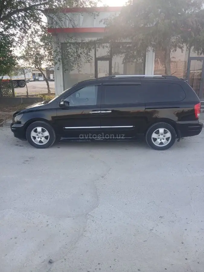 Kia Carnival — 5