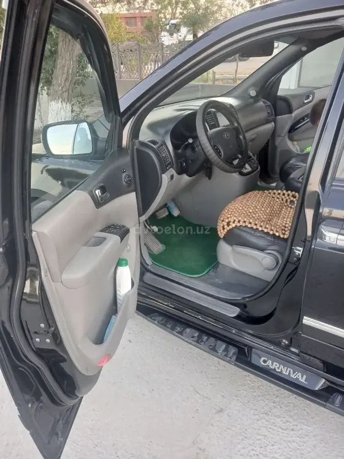 Kia Carnival — 7