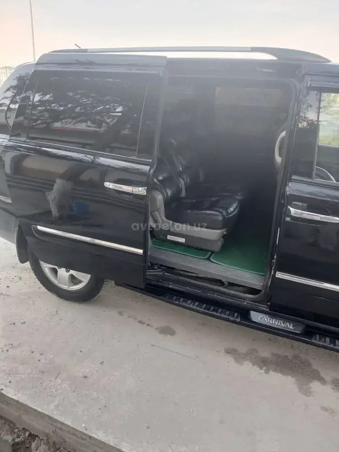 Kia Carnival — 8