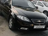 Черный Chevrolet Gentra, 3 позиция 2024 года, КПП Автомат, в Термез за ~14 269 y.e. id6364349, Фото №1