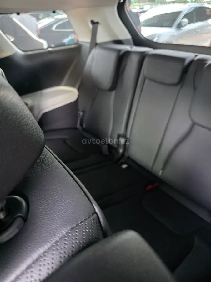 Kia Carnival — 7
