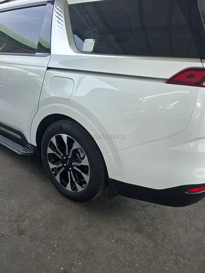 Kia Carnival — 9