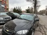 Черный Chevrolet Gentra, 3 позиция 2024 года, КПП Автомат, в Каган за ~13 436 y.e. id5266553, Фото №1
