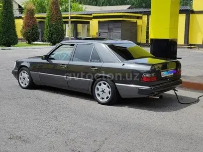 Mercedes-Benz E 300 1992 года, КПП Автомат, в Дангара за ~6 943 y.e. id5169290