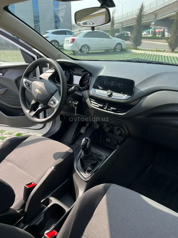 Chevrolet Onix 2025 — 2