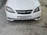 Белый Chevrolet Gentra, 3 позиция 2022 года, КПП Автомат, в Фергана за 13 700 y.e. id5227597, Фото №1