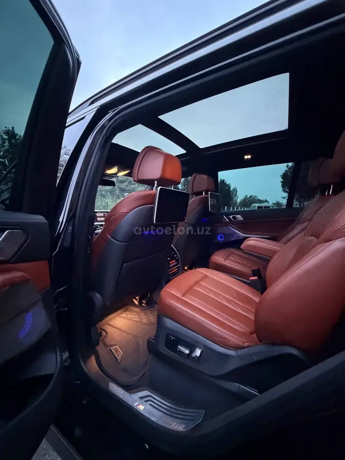BMW X7 — 7