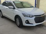 Белый Chevrolet Onix 2024 года, КПП Механика, в Ташкент за ~13 494 y.e. id5147540
