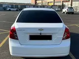 Белый Chevrolet Gentra, 3 позиция 2021 года, КПП Автомат, в Шурчинский район за ~11 366 y.e. id6533460, Фото №1