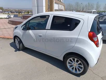 Белый Chevrolet Spark, 2 евро позиция 2019 года, КПП Механика, в Навои за ~7 885 y.e. id4982972