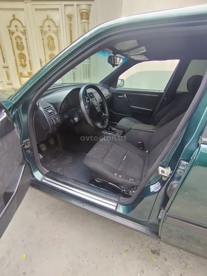 Mercedes-Benz C 180 — 6