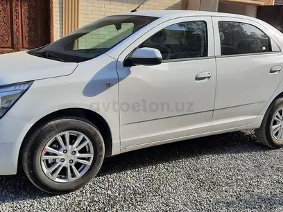 Белый Chevrolet Cobalt, 4 позиция 2024 года, КПП Автомат, в Андижан за 13 400 y.e. id4940311