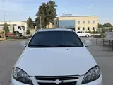 Белый Chevrolet Gentra, 3 позиция 2017 года, КПП Автомат, в Шурчи за 8 950 y.e. id6490811, Фото №1