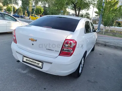 Белый Chevrolet Cobalt, 4 позиция 2022 года, КПП Автомат, в Бухара за 12 200 y.e. id5000771