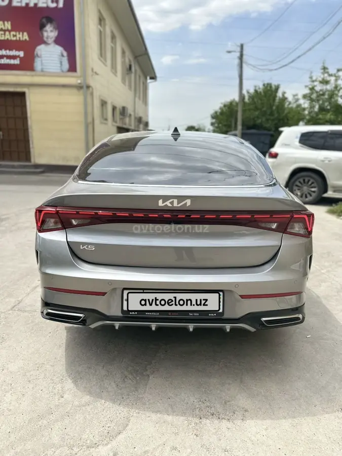 Kia K5 — 4