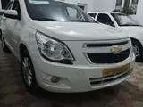 Белый Chevrolet Cobalt, 4 позиция 2024 года, КПП Автомат, в Навои за 12 800 y.e. id5263931, Фото №1