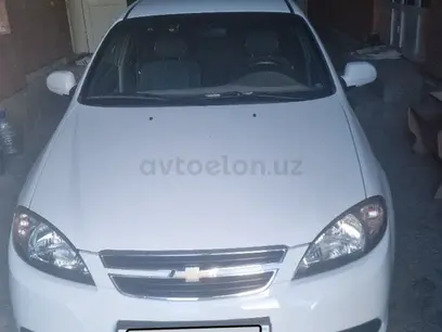 Белый Chevrolet Gentra, 1 позиция 2014 года, КПП Механика, в Бухара за ~8 356 y.e. id4984270