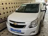 Белый Chevrolet Cobalt, 4 позиция 2024 года, КПП Автомат, в Бухара за 12 699 y.e. id5221650, Фото №1