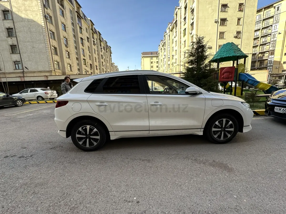 BYD e2 — 4