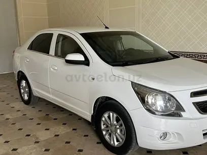 Белый Chevrolet Cobalt, 4 позиция 2022 года, КПП Автомат, в Навои за 11 300 y.e. id5177163
