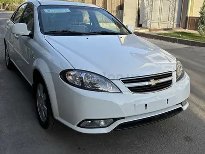 Белый Chevrolet Gentra, 2 позиция 2023 года, КПП Механика, в Термез за ~13 426 y.e. id4961197